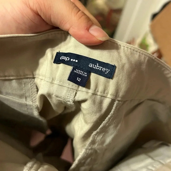 GAP AUBREY WOMENS KHAKI SHORTS - Picture 3 of 4